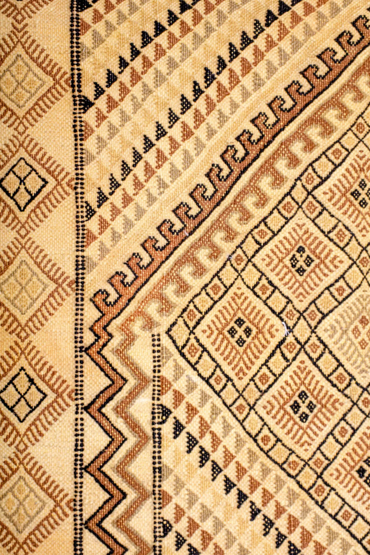 Medium Moroccan Kilim Rug - Image 2